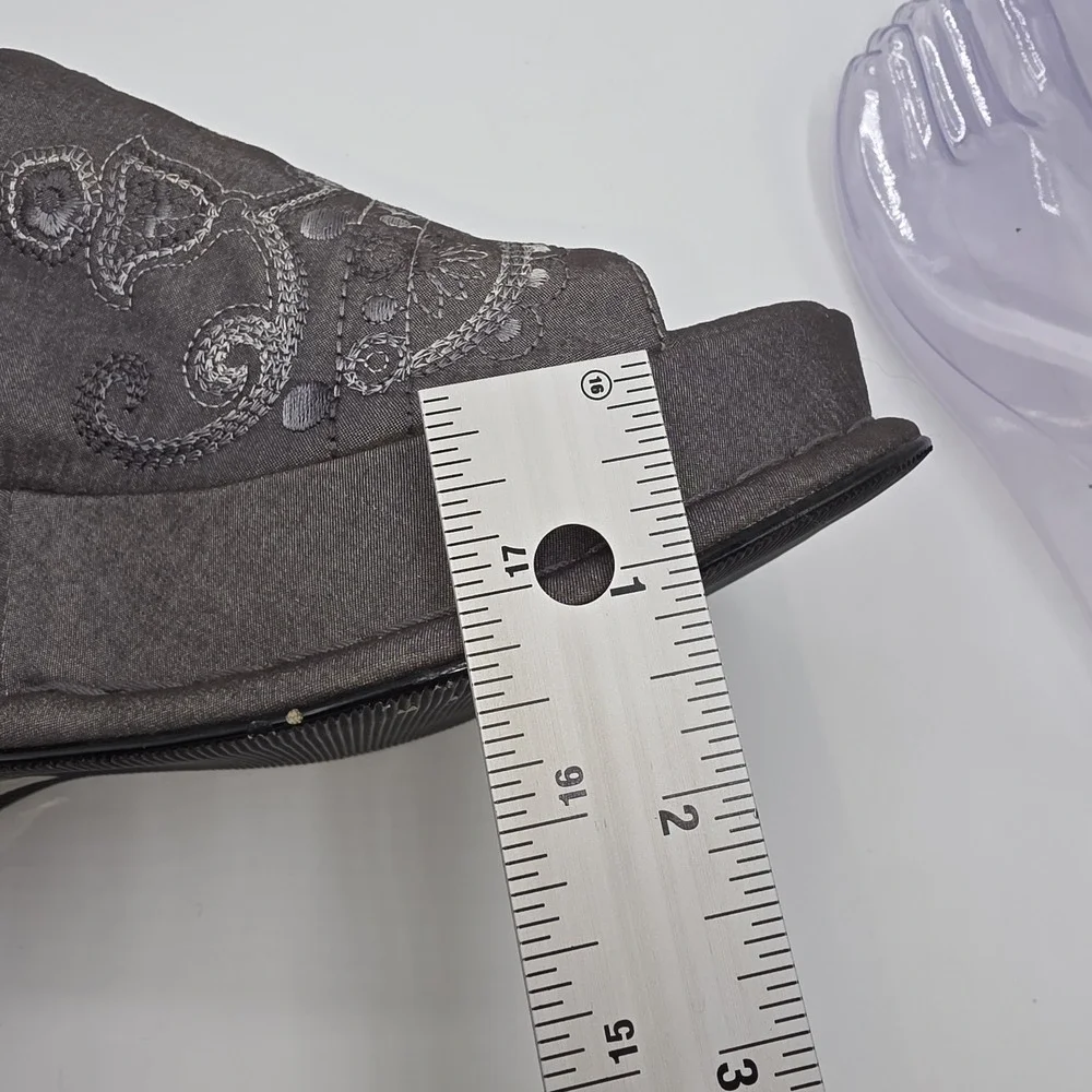 Vintage Y2K MIA Cora Platform Chunky Slide Sandals Shoes Embroidered Gray SZ 8.5